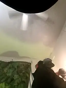 Snapshot of thefire420 chatting on December 4, 3:10 pm thefire420 online show from December 4, 3:10 pm