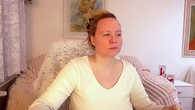 Sarah4you online show from February 11, 9:35 pm