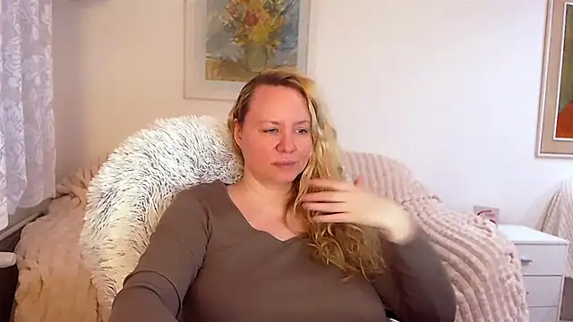 Sarah4you online show from February 15, 4:23 pm