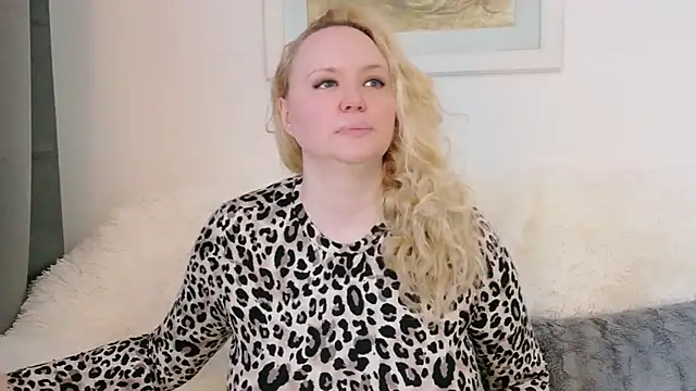 Sarah4you online show from April 6, 4:52 pm