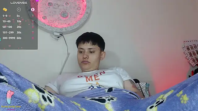 girl intense444 online show from January 24, 4:06 pm