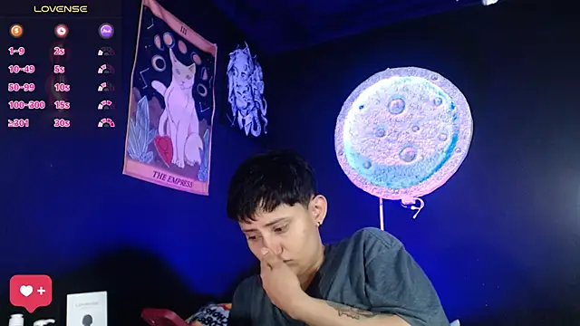 girl intense444 online show from January 8, 1:24 pm