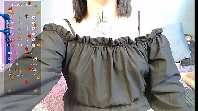 Snapshot of ivamayy chatting on October 31, 8:15 am ivamayy online show from October 31, 8:15 am