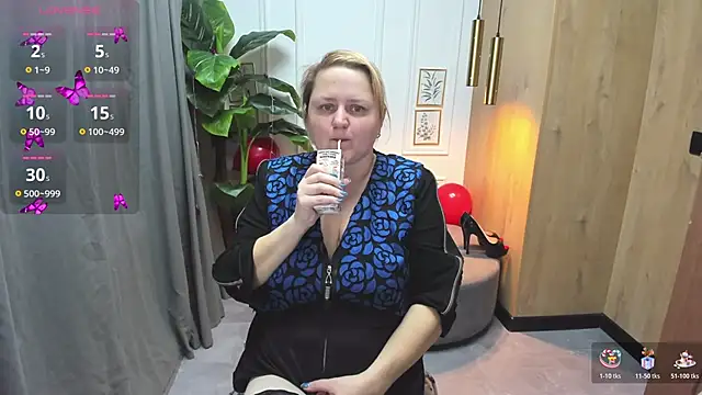 Snapshot of ScarlettSoft chatting on October 31, 5:41 am ScarlettSoft online show from October 31, 5:41 am