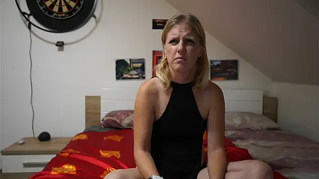 Snapshot of Moistdevil chatting on October 15, 2:50 pm Moistdevil online show from October 15, 2:50 pm