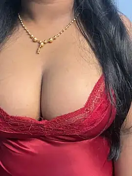 Snapshot of Dhiyapink chatting on December 6, 5:11 pm Dhiyapink online show from December 6, 5:11 pm