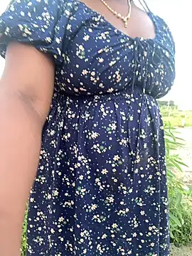 Snapshot of Dhiyapink chatting on December 9, 12:08 pm Dhiyapink online show from December 9, 12:08 pm