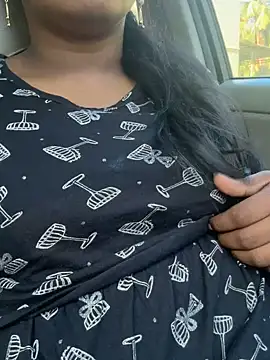 Snapshot of Dhiyapink chatting on December 20, 3:36 am Dhiyapink online show from December 20, 3:36 am