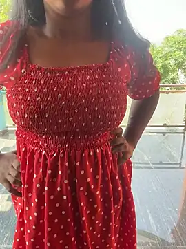 Snapshot of Dhiyapink chatting on March 7, 5:29 am Dhiyapink online show from March 7, 5:29 am