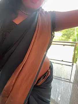 Snapshot of Dhiyapink chatting on March 10, 10:04 am Dhiyapink online show from March 10, 10:04 am