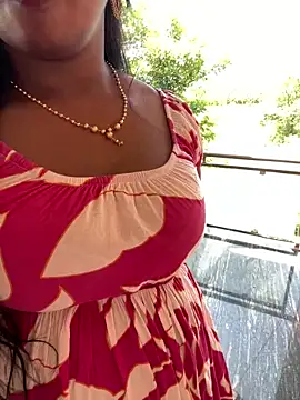 Snapshot of Dhiyapink chatting on March 13, 6:16 am Dhiyapink online show from March 13, 6:16 am