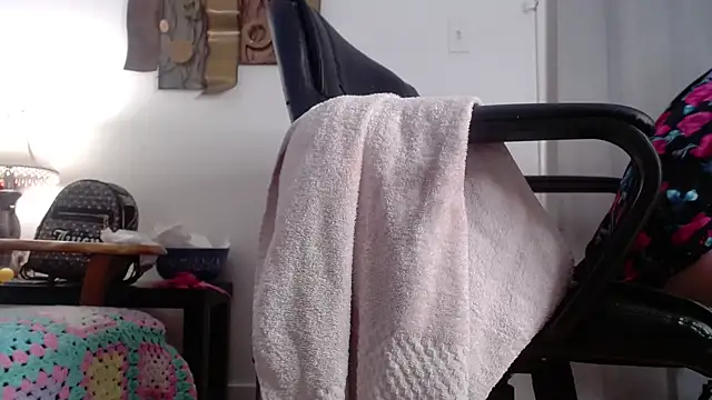 Snapshot of Candy-apple chatting on January 24, 2:18 am Candy-apple online show from January 24, 2:18 am