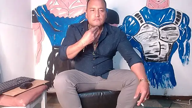 Snapshot of hardrock982 chatting on December 18, 1:02 pm hardrock982 online show from December 18, 1:02 pm