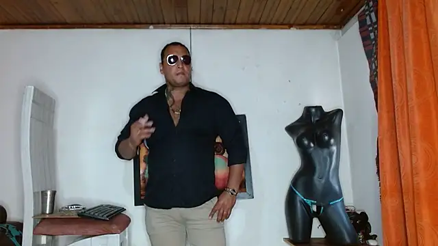 Snapshot of hardrock982 chatting on December 26, 2:27 pm hardrock982 online show from December 26, 2:27 pm