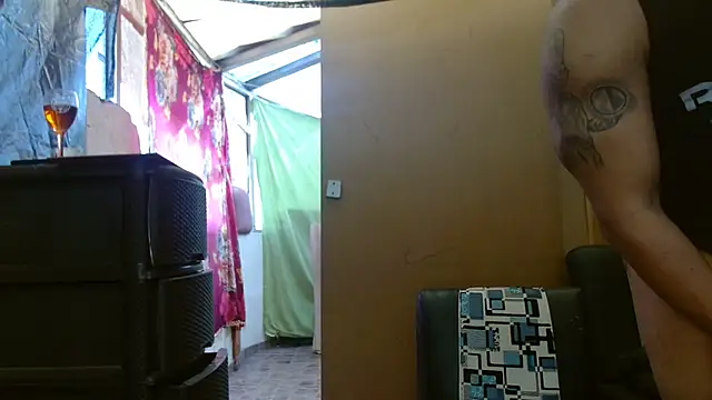 Snapshot of hardrock982 chatting on January 31, 1:23 pm hardrock982 online show from January 31, 1:23 pm