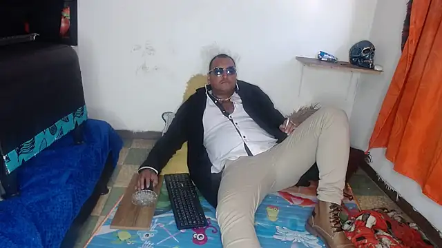 Snapshot of hardrock982 chatting on February 18, 12:39 pm hardrock982 online show from February 18, 12:39 pm