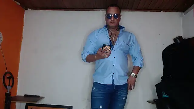 Snapshot of hardrock982 chatting on March 4, 4:30 pm hardrock982 online show from March 4, 4:30 pm