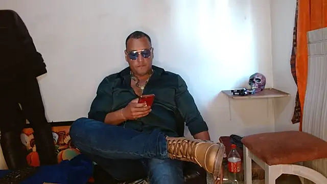 Snapshot of hardrock982 chatting on March 10, 2:05 pm hardrock982 online show from March 10, 2:05 pm