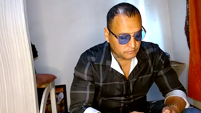 Snapshot of hardrock982 chatting on March 19, 1:29 pm hardrock982 online show from March 19, 1:29 pm