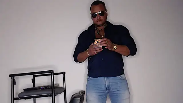 Snapshot of hardrock982 chatting on October 9, 2:37 pm hardrock982 online show from October 9, 2:37 pm