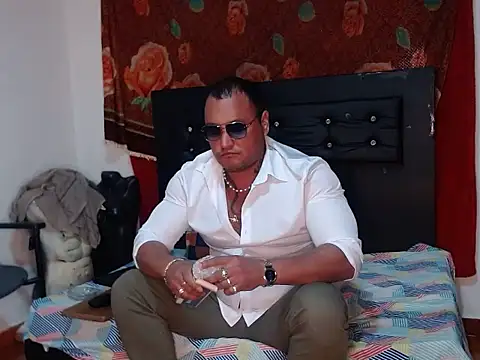 Snapshot of hardrock982 chatting on November 27, 1:57 pm hardrock982 online show from November 27, 1:57 pm