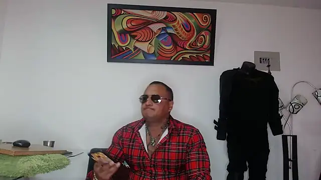 Snapshot of hardrock982 chatting on April 24, 1:35 pm hardrock982 online show from April 24, 1:35 pm