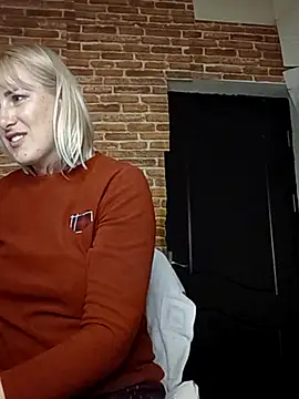 Snapshot of _Horny_milf_ chatting on March 16, 2:10 am Horny milf online show from March 16, 2:10 am