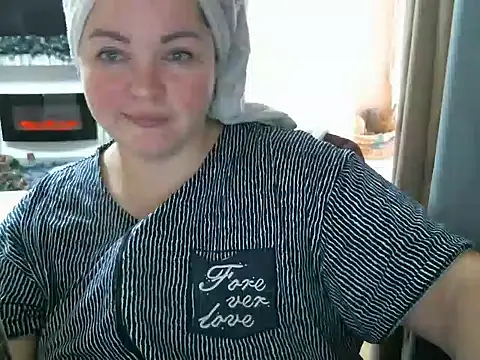 Snapshot of cute__cherry chatting on December 12, 11:07 am cute cherry online show from December 12, 11:07 am