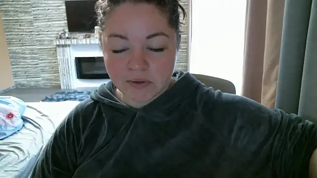 Snapshot of cute__cherry chatting on March 10, 7:53 am cute cherry online show from March 10, 7:53 am