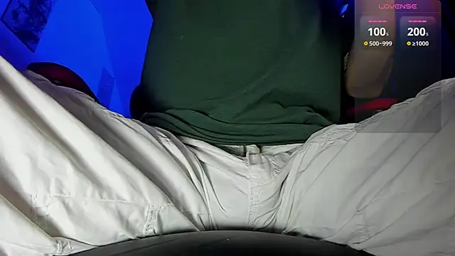 Snapshot of Alex_smith00 chatting on December 23, 2:02 am Alex smith00 online show from December 23, 2:02 am