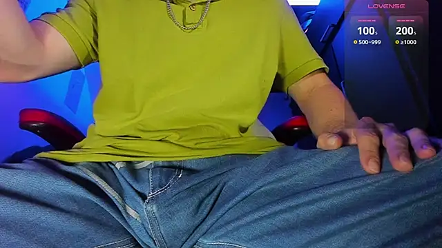 Snapshot of Alex_smith00 chatting on December 29, 1:56 am Alex smith00 online show from December 29, 1:56 am