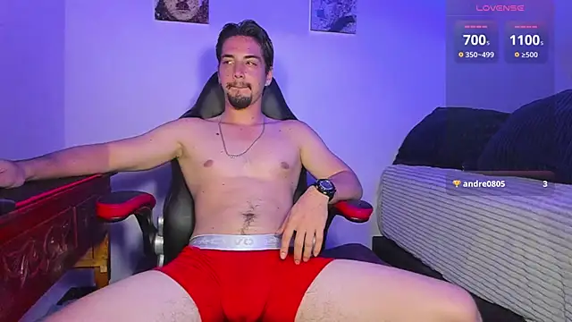 Snapshot of Alex_smith00 chatting on February 5, 2:19 am Alex smith00 online show from February 5, 2:19 am