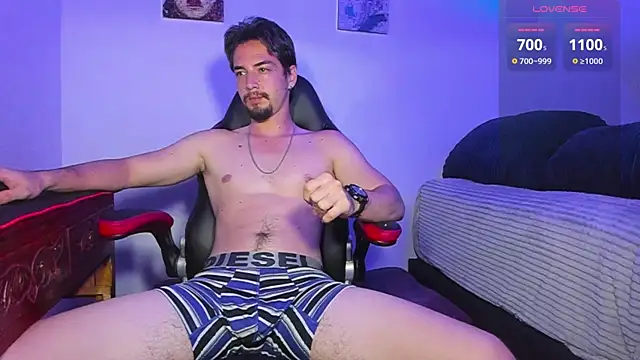 Snapshot of Alex_smith00 chatting on February 12, 5:26 am Alex smith00 online show from February 12, 5:26 am