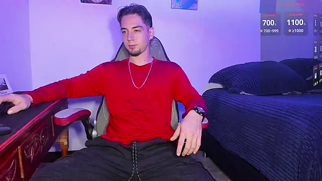 Snapshot of Alex_smith00 chatting on October 11, 7:34 pm Alex smith00 online show from October 11, 7:34 pm