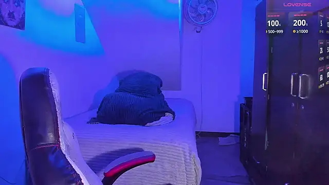 Alex smith00 online show from January 7, 3:36 pm