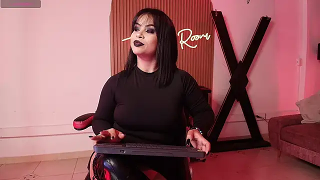 arianna smith  online show from March 22, 7:20 pm