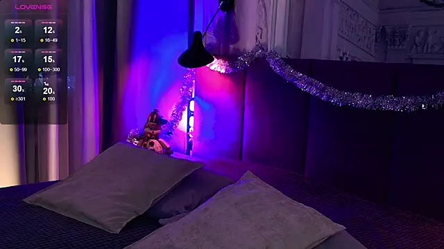Snapshot of SofiaFoster_ chatting on December 18, 4:17 pm SofiaFoster online show from December 18, 4:17 pm