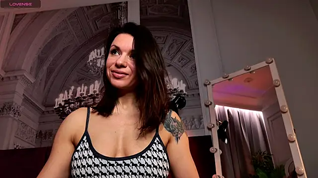 Snapshot of SofiaFoster_ chatting on February 17, 7:42 pm SofiaFoster online show from February 17, 7:42 pm