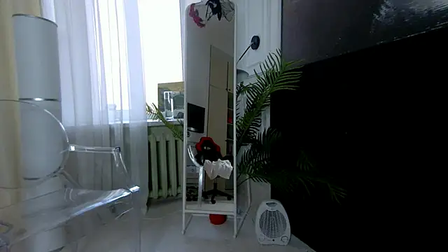 Snapshot of SofiaFoster_ chatting on October 6, 7:17 am SofiaFoster online show from October 6, 7:17 am