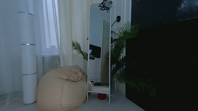 Snapshot of SofiaFoster_ chatting on October 10, 5:50 am SofiaFoster online show from October 10, 5:50 am