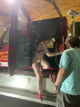 Snapshot of Charlie-N-Bubblez chatting on December 10, 2:38 am Charlie-N-Bubblez online show from December 10, 2:38 am