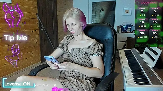 Snapshot of NonCasual5 chatting on February 9, 6:58 pm NonCasual5 online show from February 9, 6:58 pm