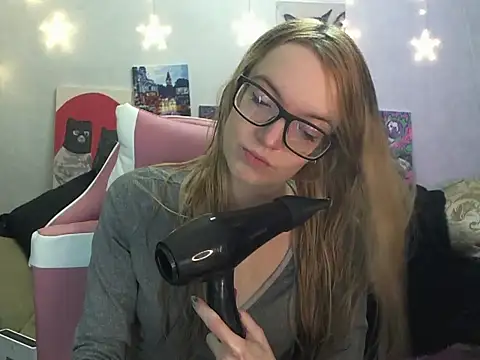 Snapshot of SecretSophia chatting on November 18, 9:08 pm SecretSophia online show from November 18, 9:08 pm