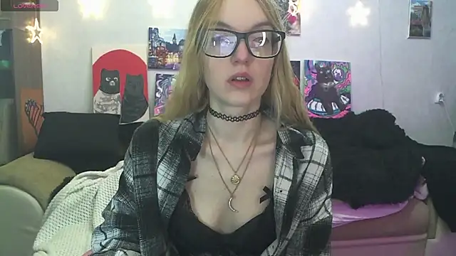 SecretSophia online show from February 8, 10:13 pm