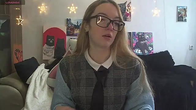 SecretSophia online show from February 24, 10:35 am