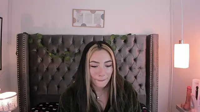 Snapshot of Kim_Blane chatting on February 1, 3:30 am Kim Blane online show from February 1, 3:30 am