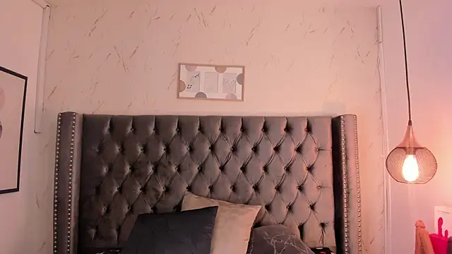 Snapshot of Kim_Blane chatting on October 9, 3:48 am Kim Blane online show from October 9, 3:48 am