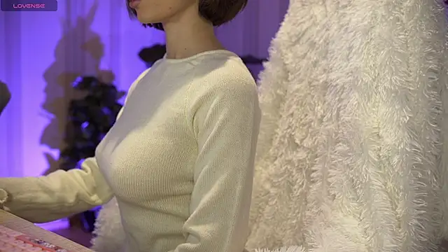 Danielle Thomas online show from December 14, 6:02 am