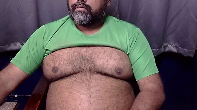 Snapshot of hairysubcub_70 chatting on February 1, 5:28 am hairysubcub 70 online show from February 1, 5:28 am