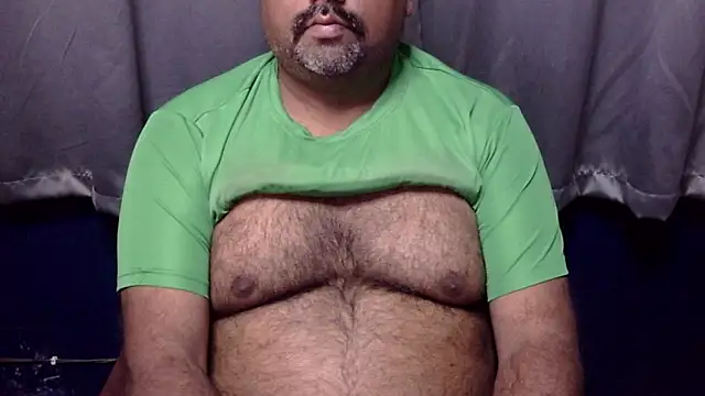 Snapshot of hairysubcub_70 chatting on February 8, 8:29 am hairysubcub 70 online show from February 8, 8:29 am